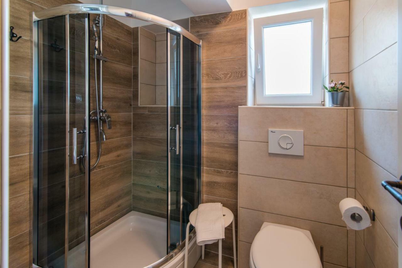 Sobe "Galeb" Hotel Vrbnik Ngoại thất bức ảnh