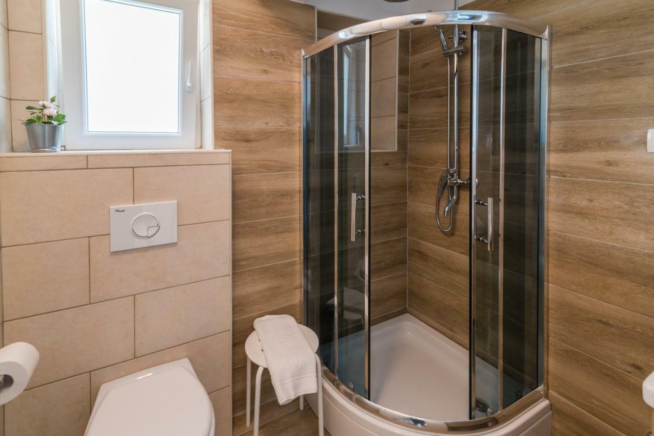 Sobe "Galeb" Hotel Vrbnik Ngoại thất bức ảnh