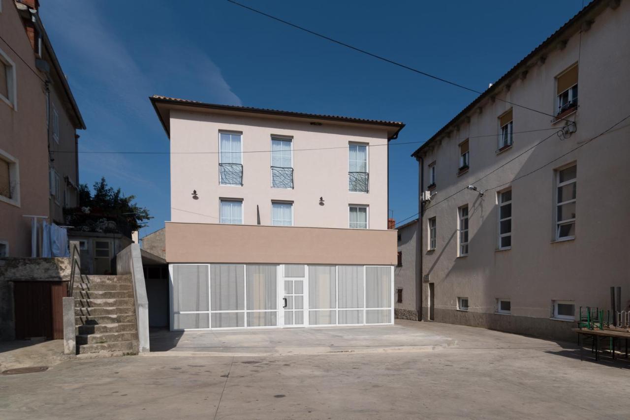 Sobe "Galeb" Hotel Vrbnik Ngoại thất bức ảnh